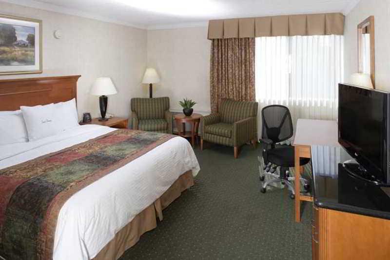 Готель Doubletree By Hilton Madison Downtown Екстер'єр фото