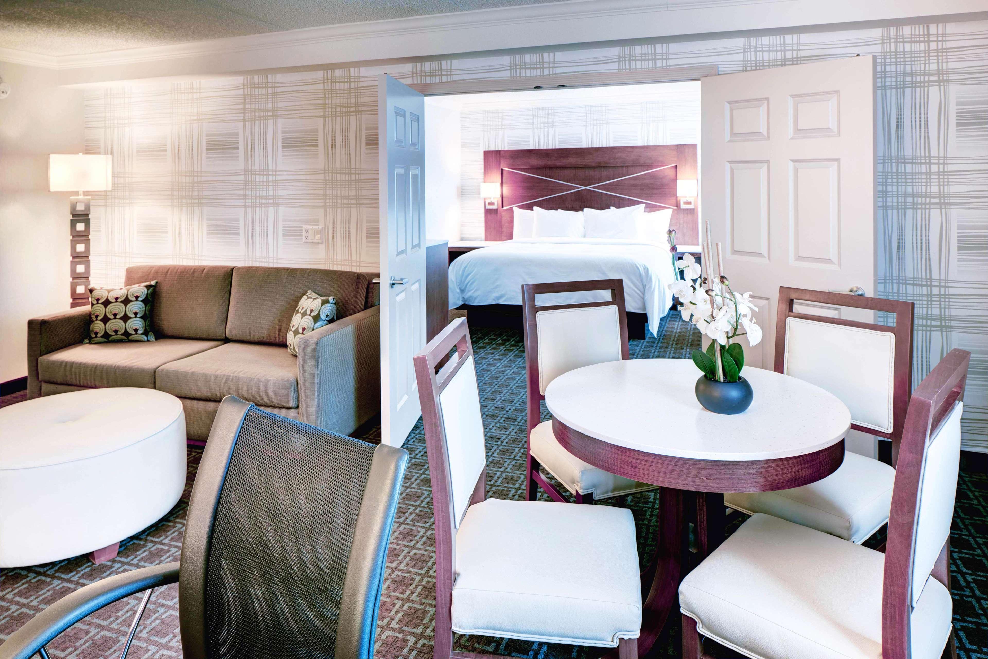 Готель Doubletree By Hilton Madison Downtown Екстер'єр фото