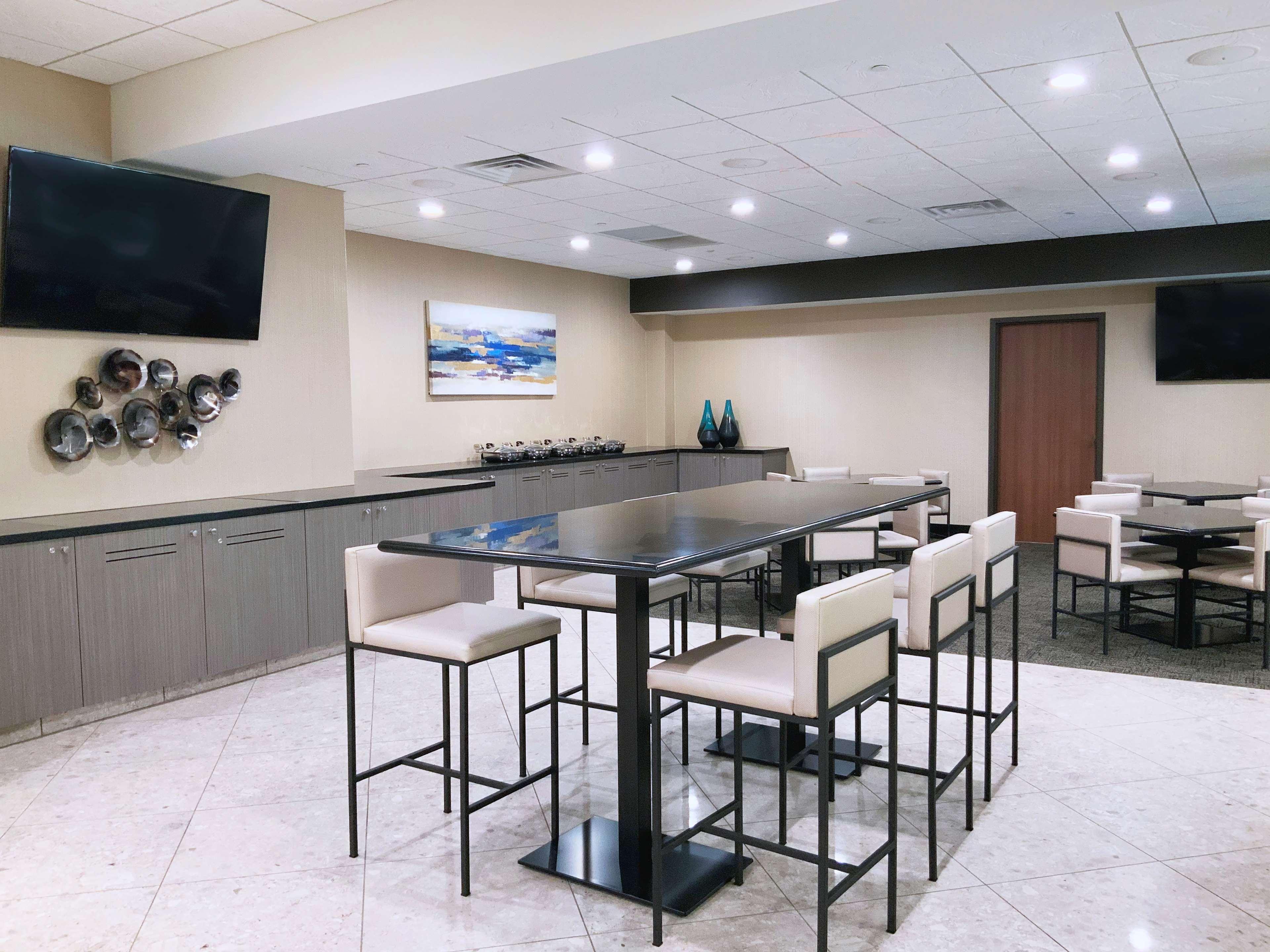 Готель Doubletree By Hilton Madison Downtown Екстер'єр фото