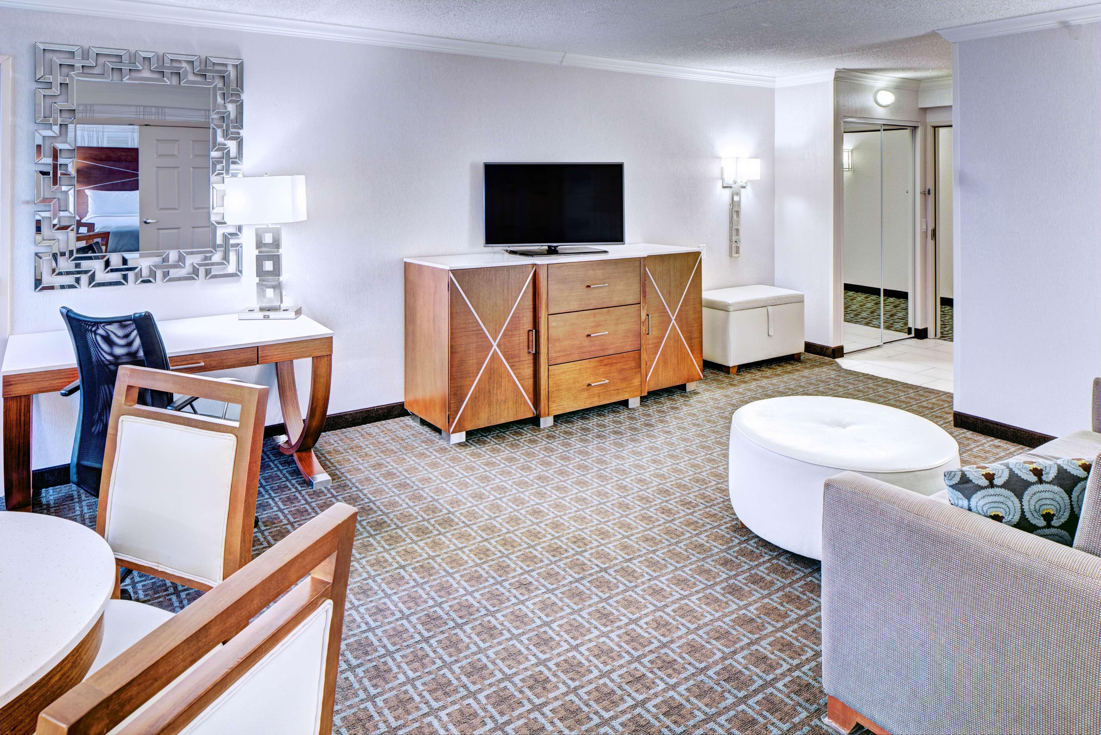 Готель Doubletree By Hilton Madison Downtown Екстер'єр фото