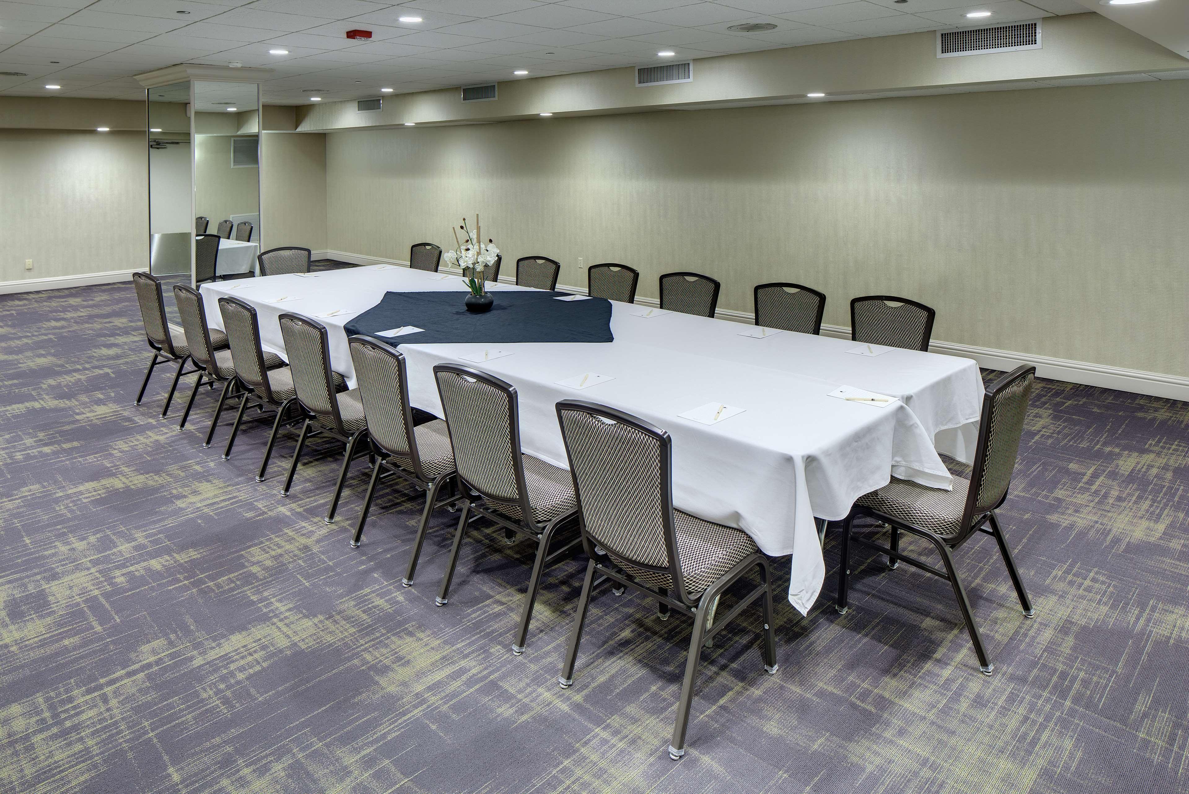 Готель Doubletree By Hilton Madison Downtown Екстер'єр фото