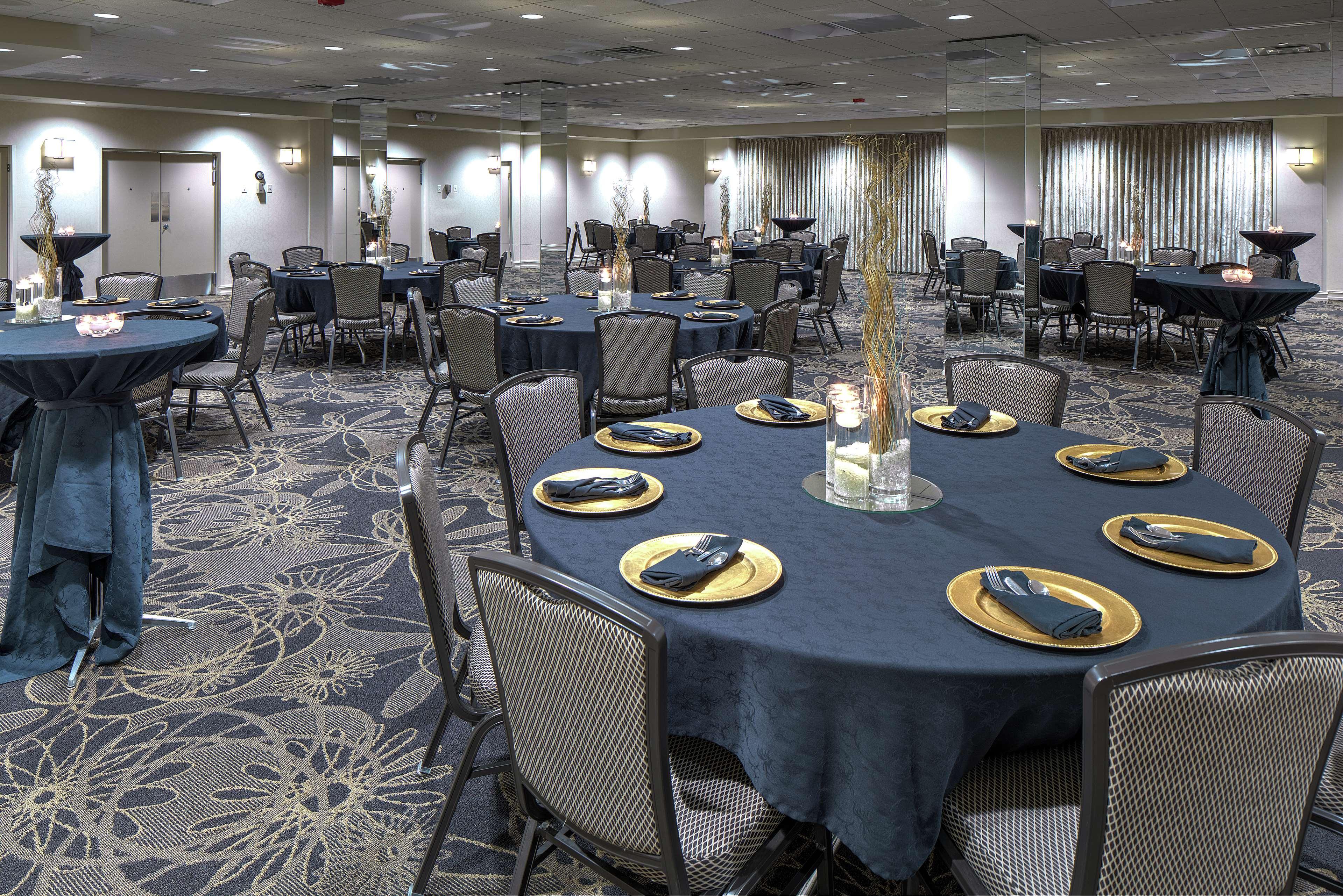 Готель Doubletree By Hilton Madison Downtown Екстер'єр фото