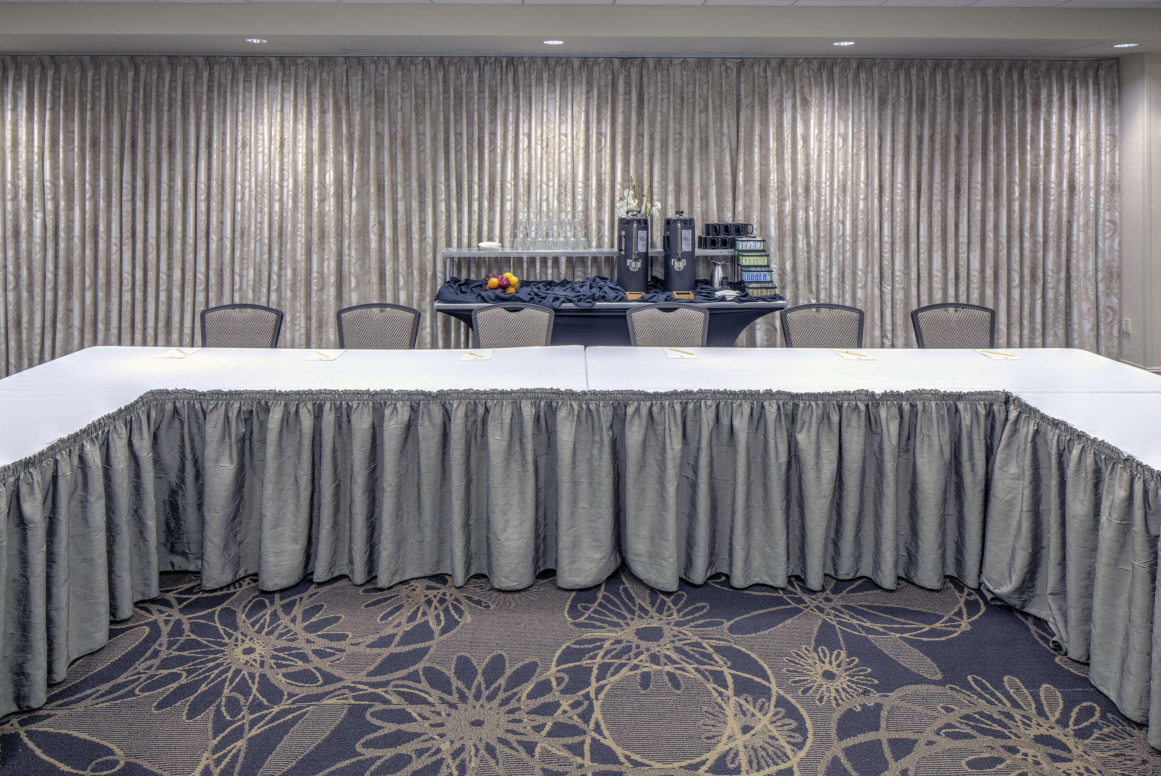 Готель Doubletree By Hilton Madison Downtown Екстер'єр фото