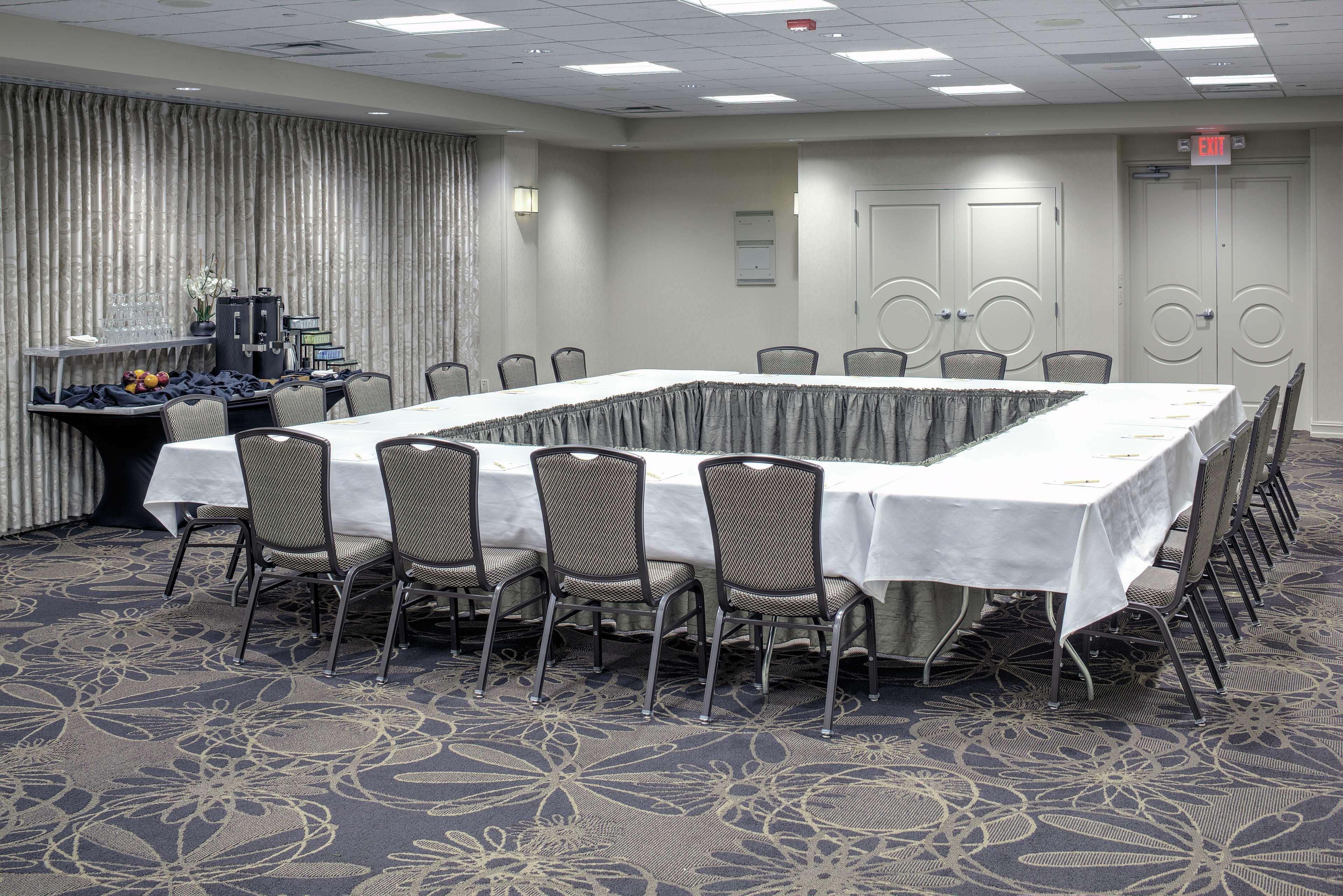 Готель Doubletree By Hilton Madison Downtown Екстер'єр фото