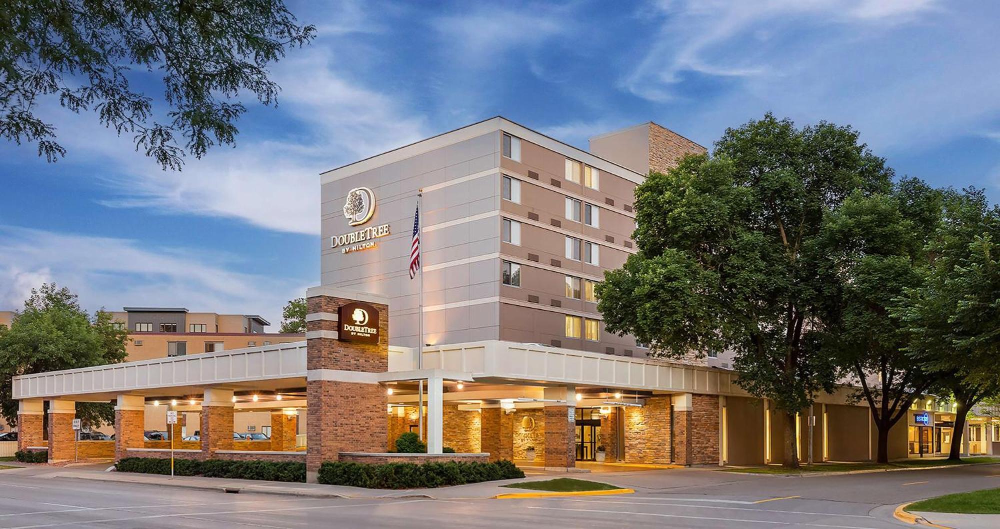 Готель Doubletree By Hilton Madison Downtown Екстер'єр фото