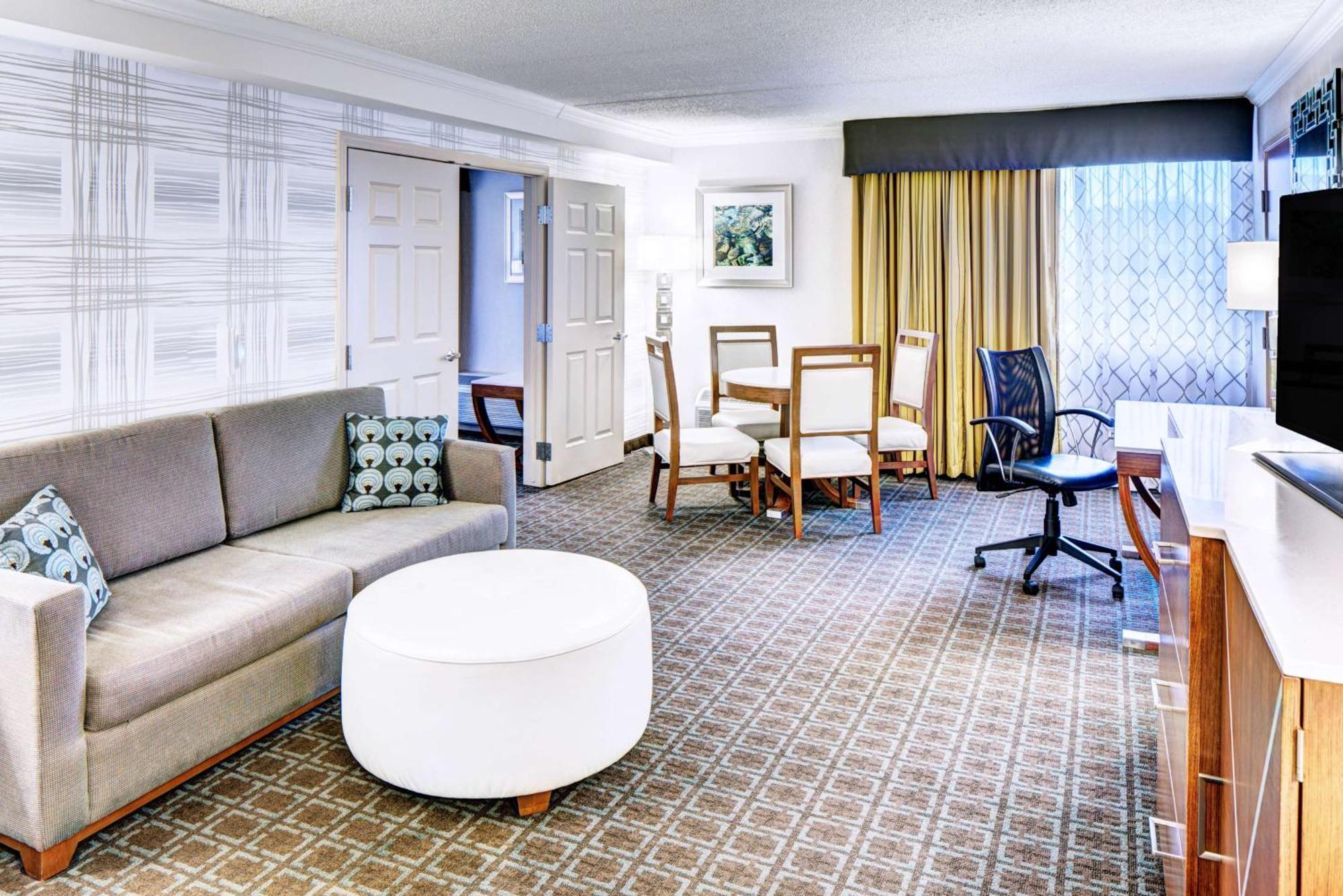 Готель Doubletree By Hilton Madison Downtown Екстер'єр фото